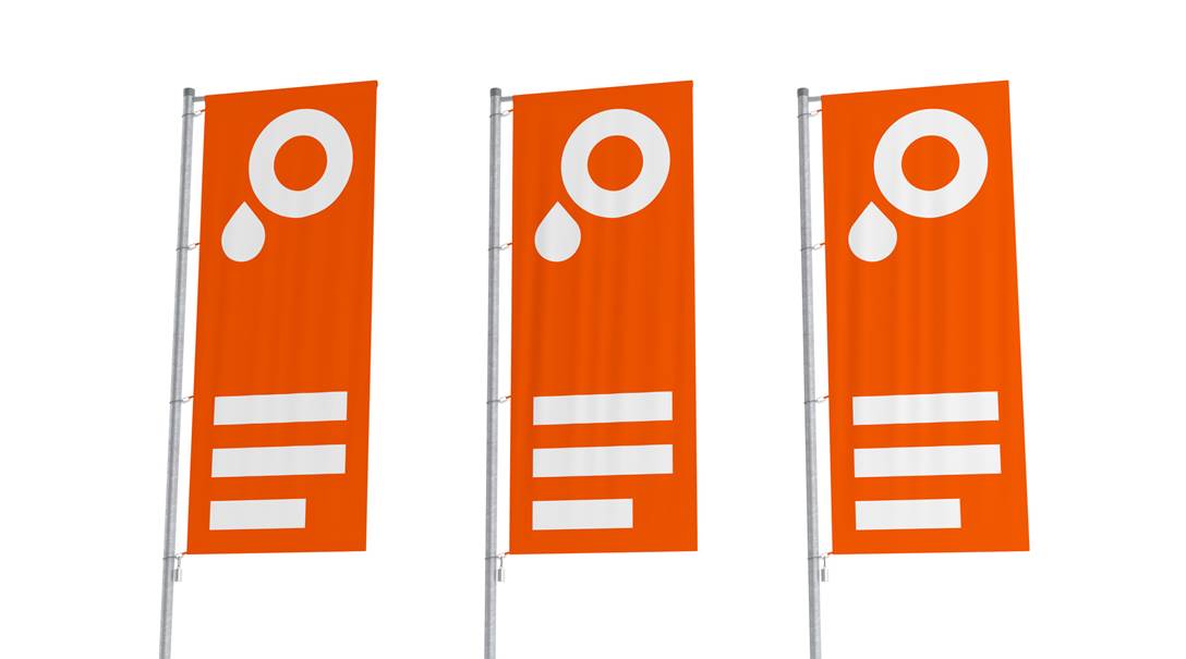 Hoisting flags with cantilever